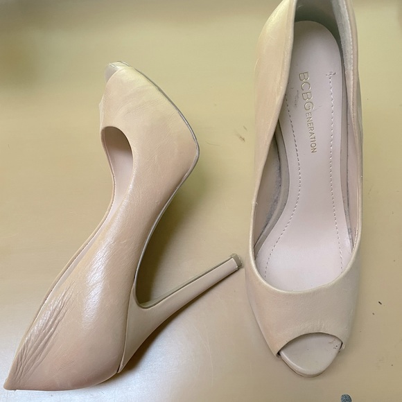 BCBGeneration Peep-toe Pumps, Size 6, Nude - Picture 3 of 3